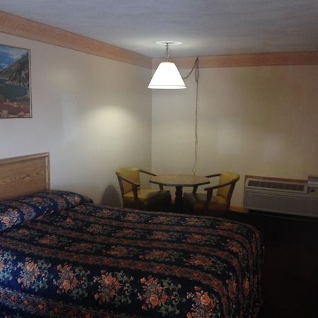 Knotty Pine Motel Солсбери Экстерьер фото