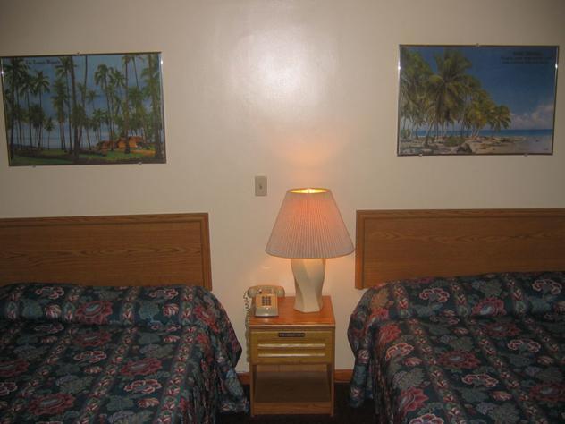 Knotty Pine Motel Солсбери Номер фото